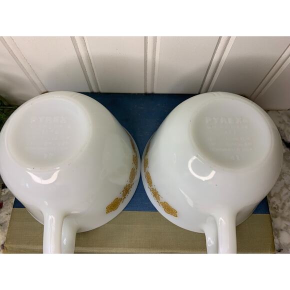 Vintage set of 2 Pyrex Butterfly Gold Milk Glass Mugs Teacups Retro GrandmaCore - Picture 7 of 9